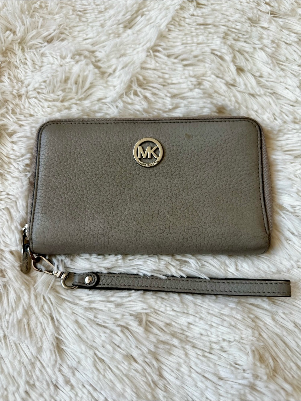 MICHAEL KORS Pebbled Leather Zip Around Wristlet Wallet Clutch Gray Silver